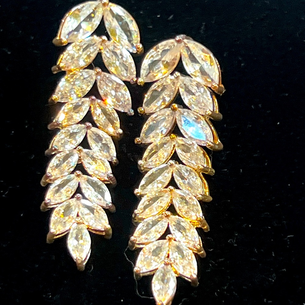 Gorgeous CZ Marquis Chevron Leaves 🍃 Design Dangle Earrings Silver